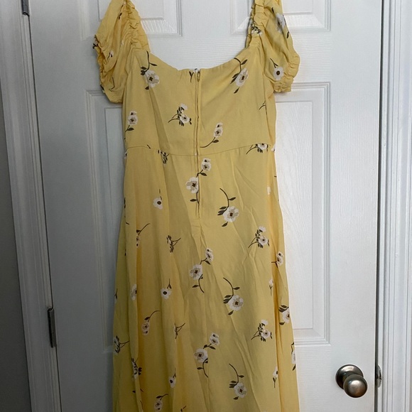 Pale Yellow Floral Dress - Picture 14 of 16